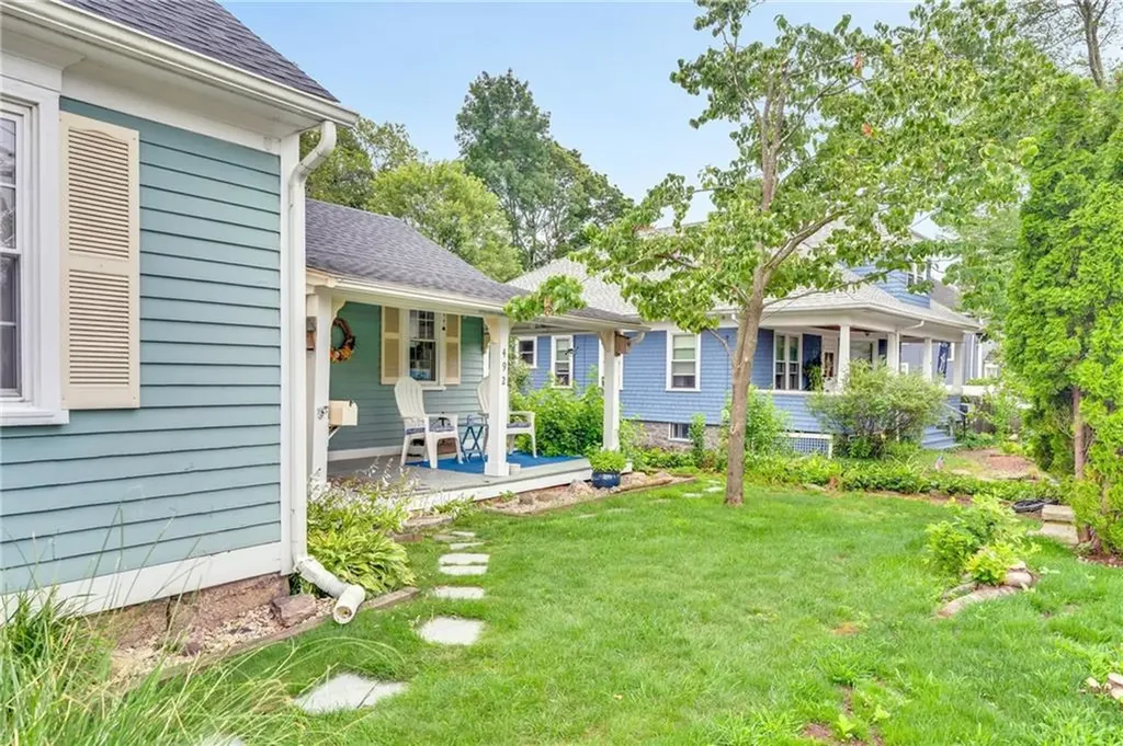 492 Oaklawn Avenue Cranston RI 02920