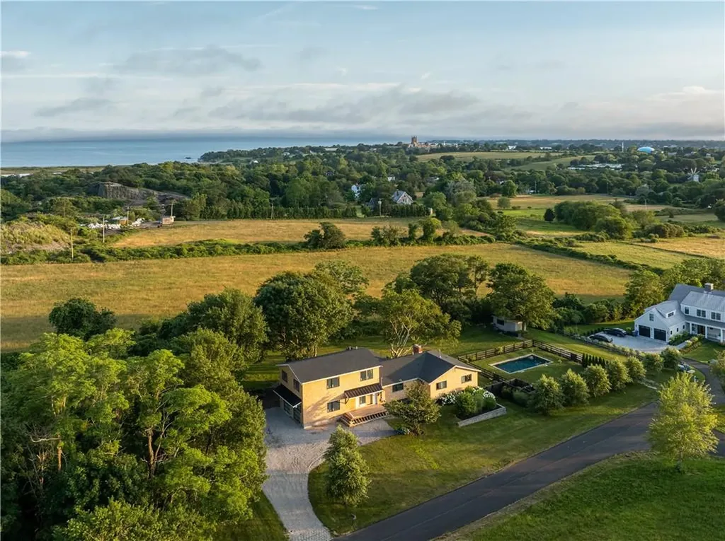 16 Sachuest Drive Middletown RI 02842
