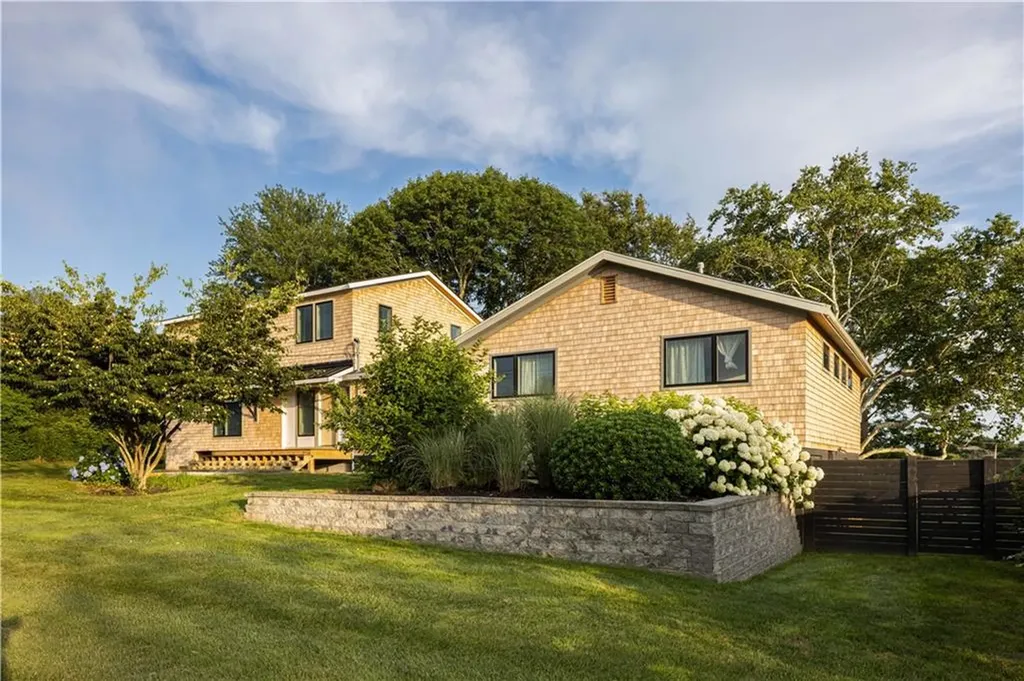 16 Sachuest Drive Middletown RI 02842