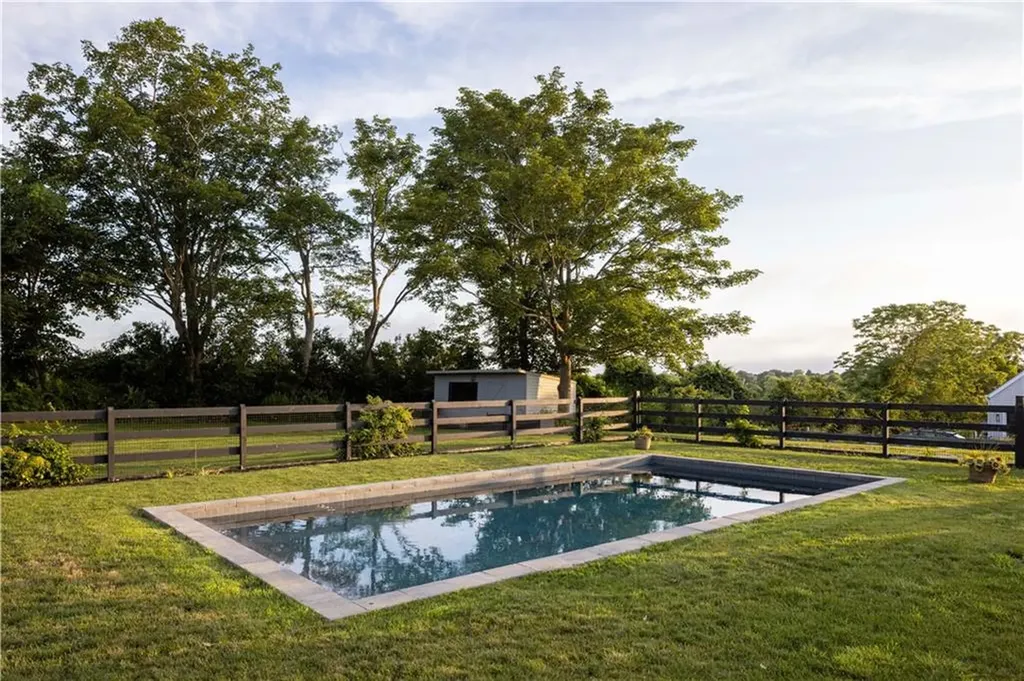 16 Sachuest Drive Middletown RI 02842
