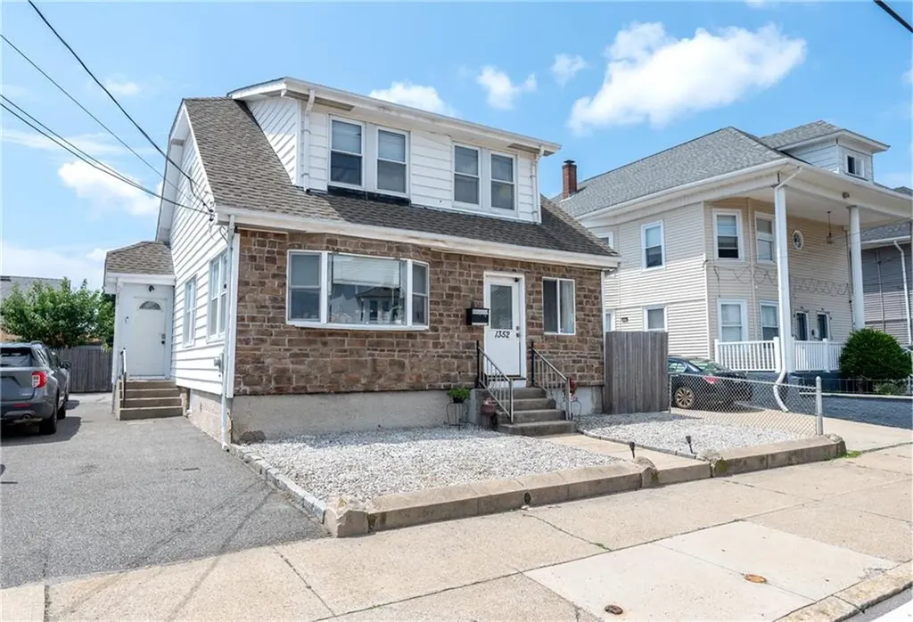 1352 Newport Avenue Pawtucket RI 02861