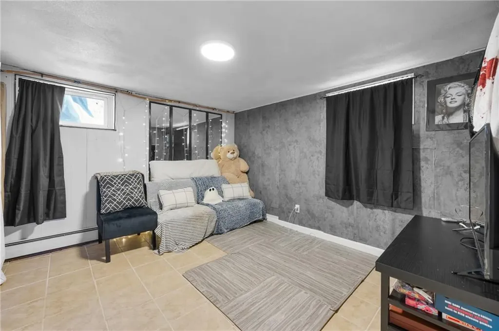 1352 Newport Avenue Pawtucket RI 02861