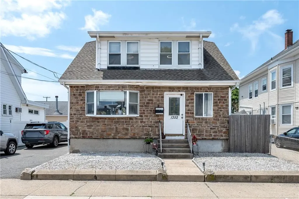 1352 Newport Avenue Pawtucket RI 02861