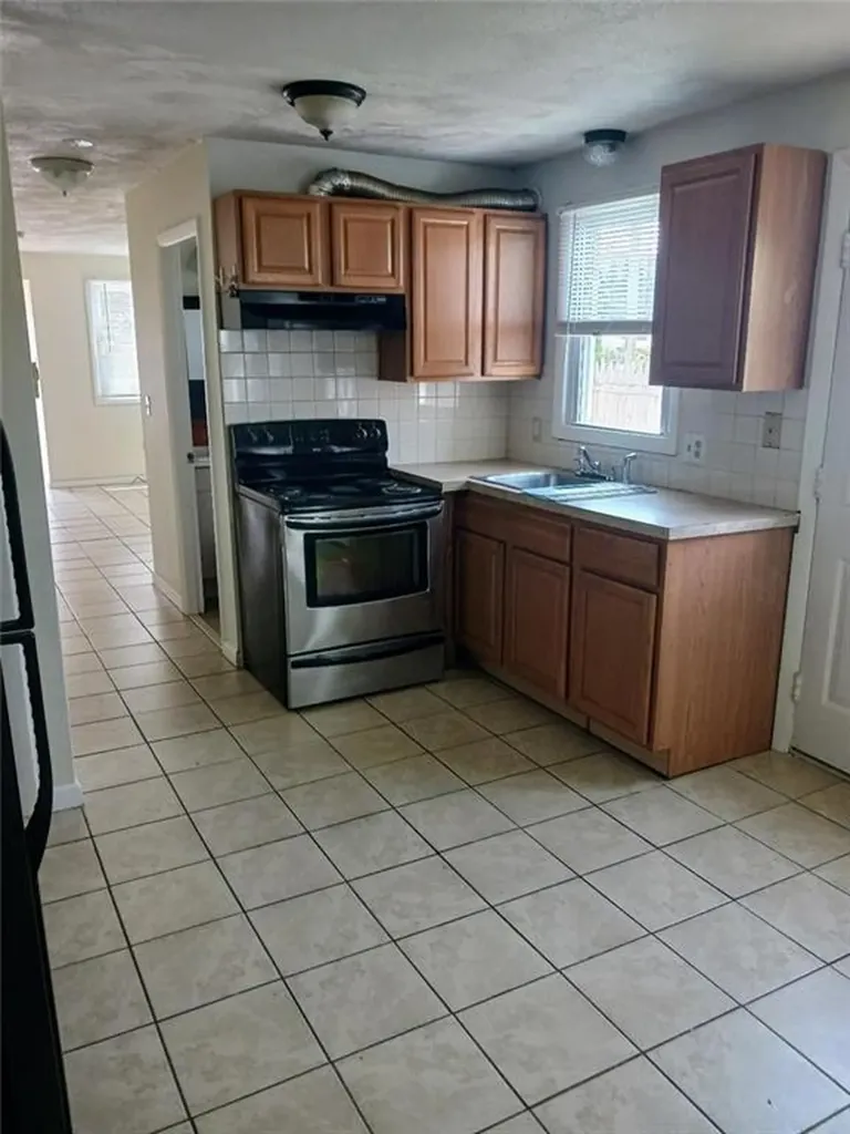 19 17 Klondike Street Providence RI 02909