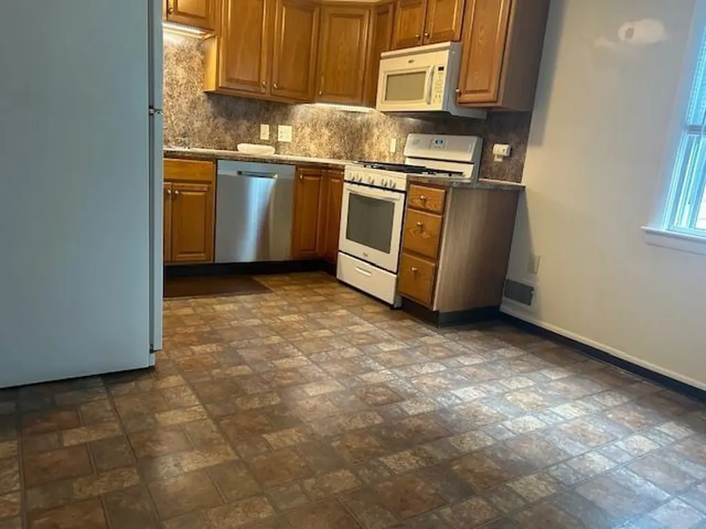 192 Lexington Avenue Cranston RI 02910