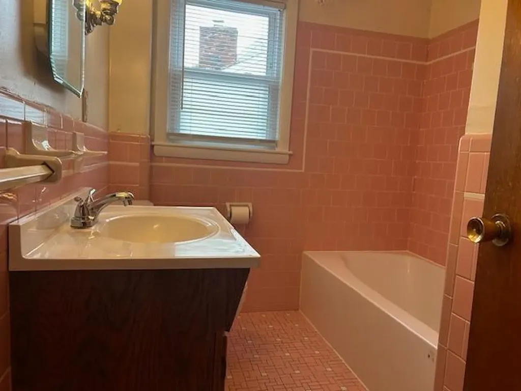 192 Lexington Avenue Cranston RI 02910