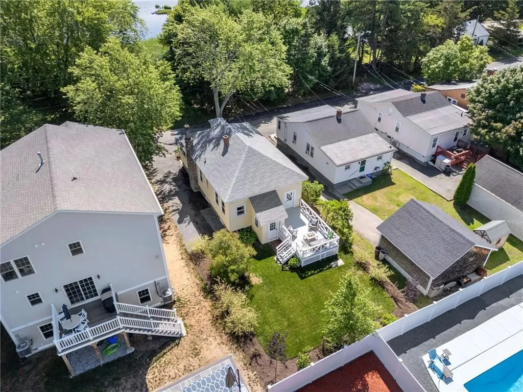 83 Spring Avenue Barrington RI 02806