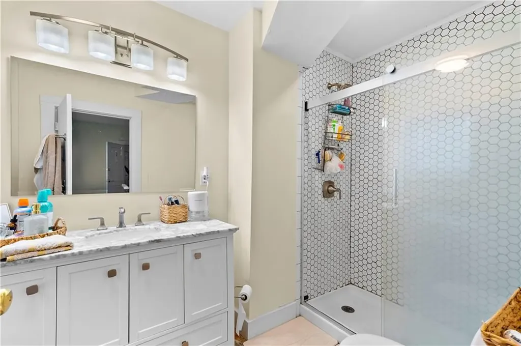13 Dean Avenue Newport RI 02840