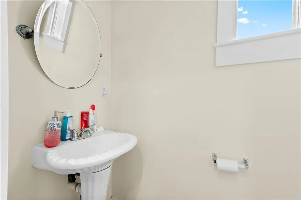 13 Dean Avenue Newport RI 02840