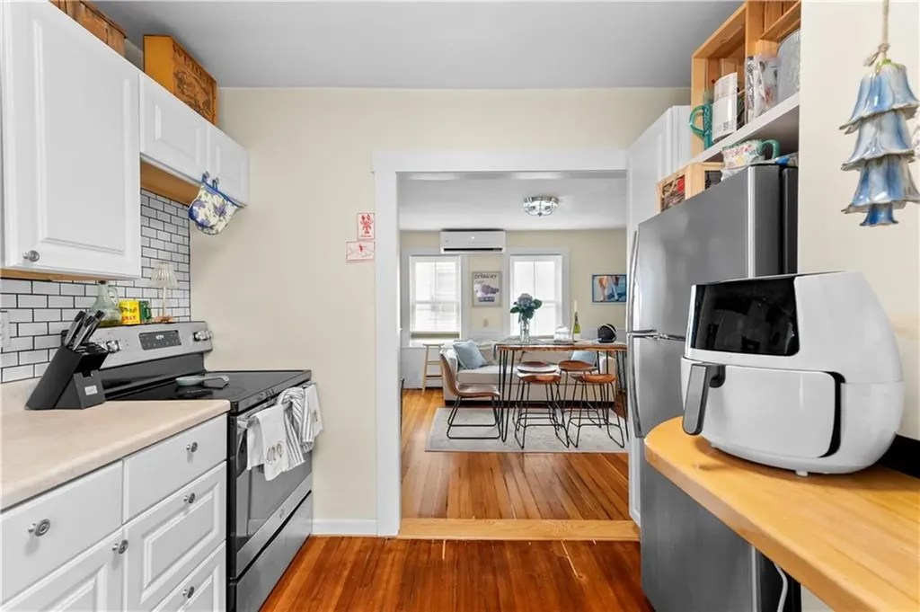 13 Dean Avenue Newport RI 02840