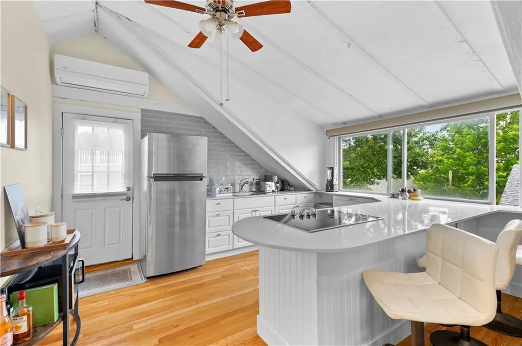 13 Dean Avenue Newport RI 02840
