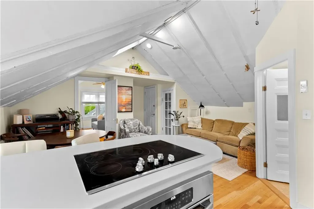 13 Dean Avenue Newport RI 02840