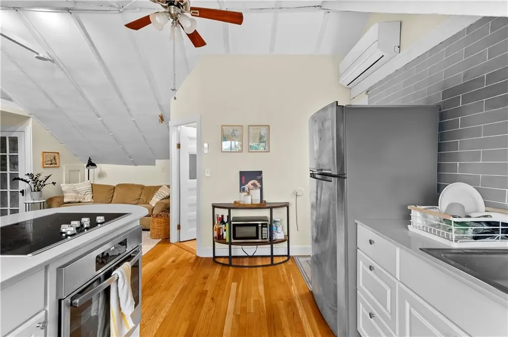 13 Dean Avenue Newport RI 02840