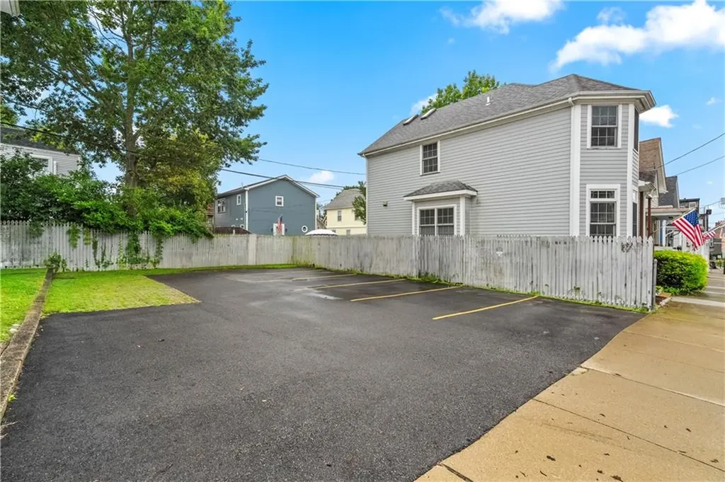 13 Dean Avenue Newport RI 02840