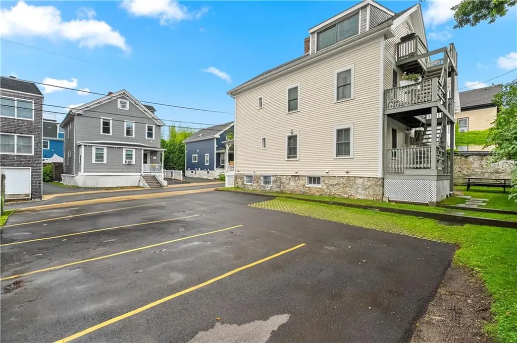 13 Dean Avenue Newport RI 02840