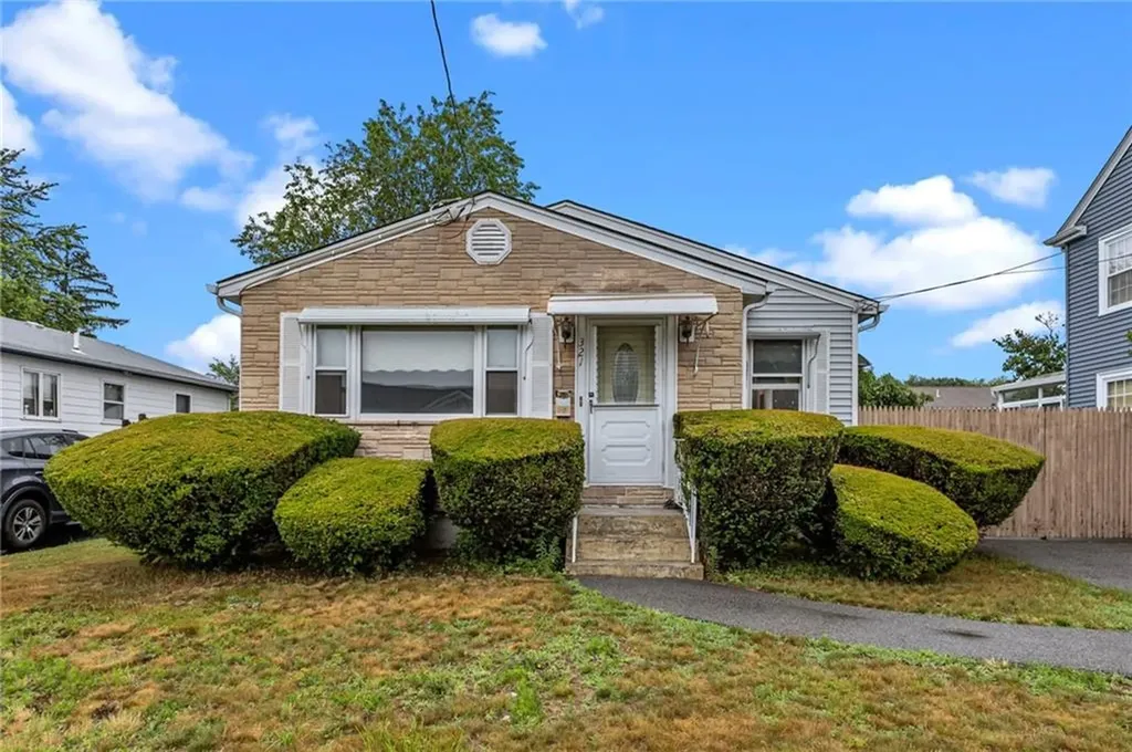 321 Beckwith Street Cranston RI 02910
