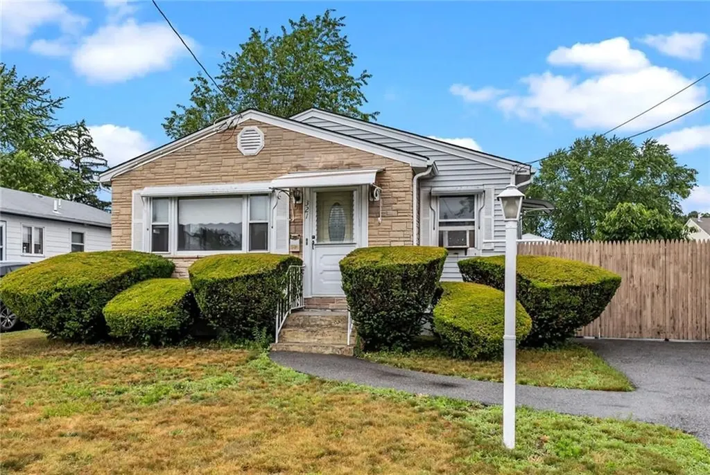 321 Beckwith Street Cranston RI 02910