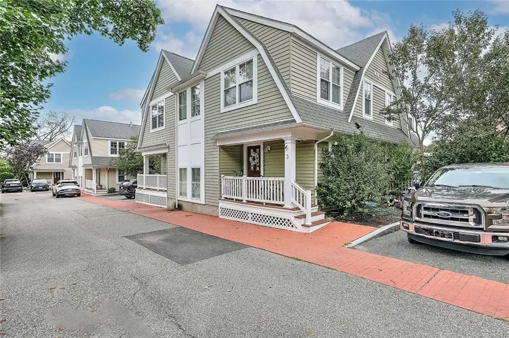 187 Washington Road Barrington RI 02806