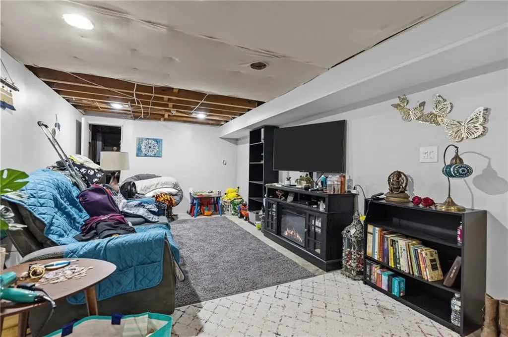 30 Archdale Drive Warwick RI 02889
