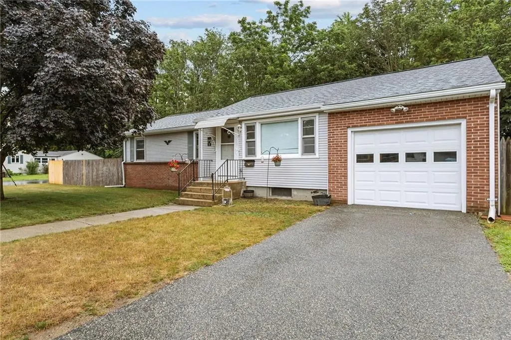 30 Archdale Drive Warwick RI 02889