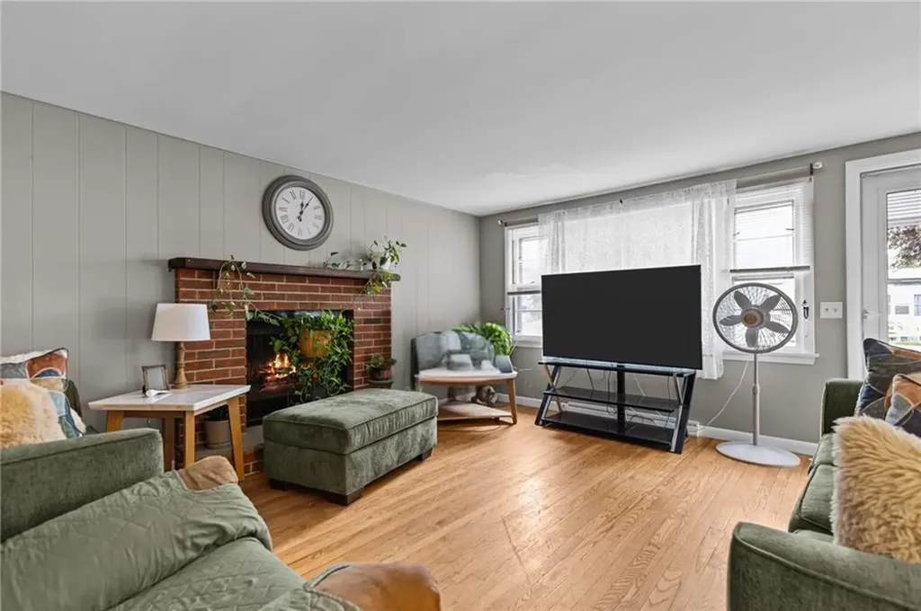 30 Archdale Drive Warwick RI 02889