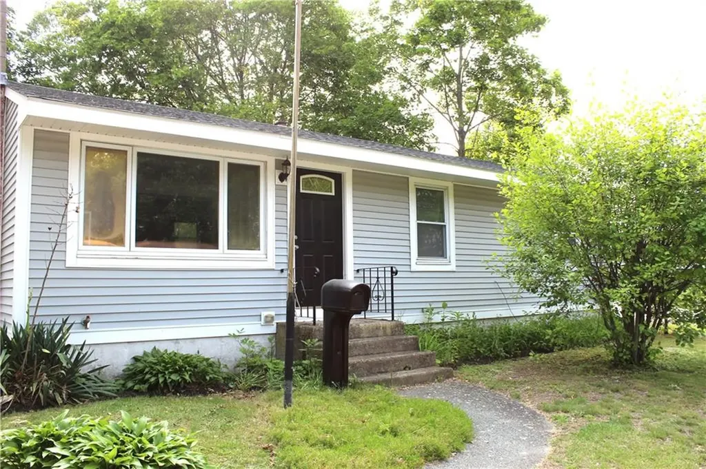59 Arnold Road Coventry RI 02816