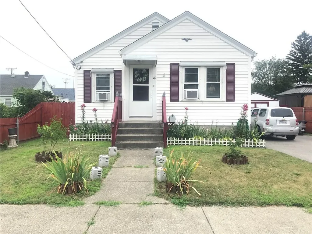 16 Edgemere Road Pawtucket RI 02861