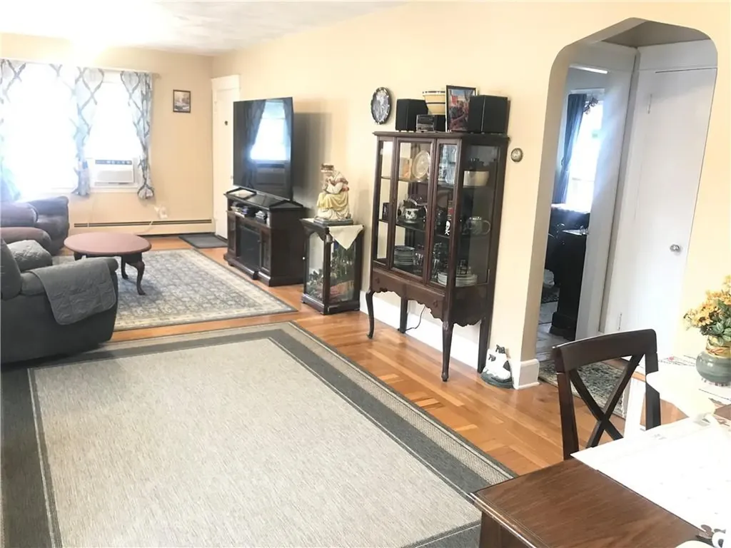 16 Edgemere Road Pawtucket RI 02861