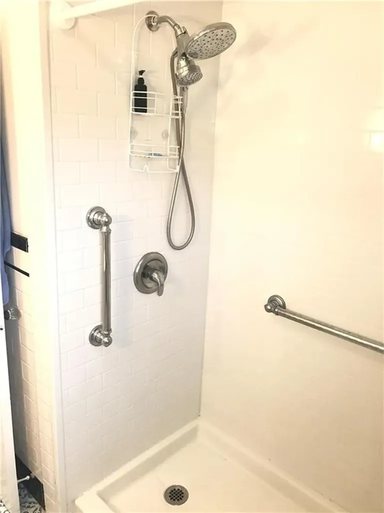 16 Edgemere Road Pawtucket RI 02861