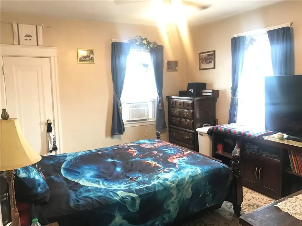 16 Edgemere Road Pawtucket RI 02861