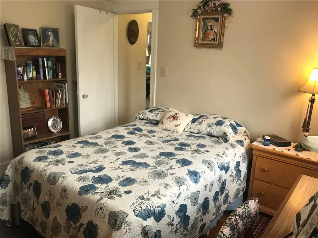 16 Edgemere Road Pawtucket RI 02861