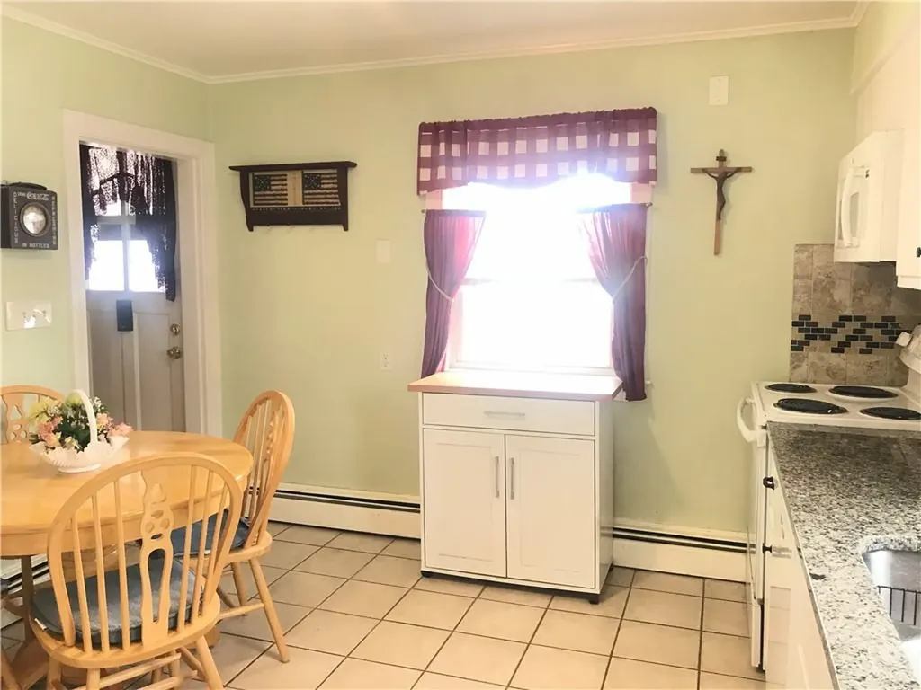 16 Edgemere Road Pawtucket RI 02861