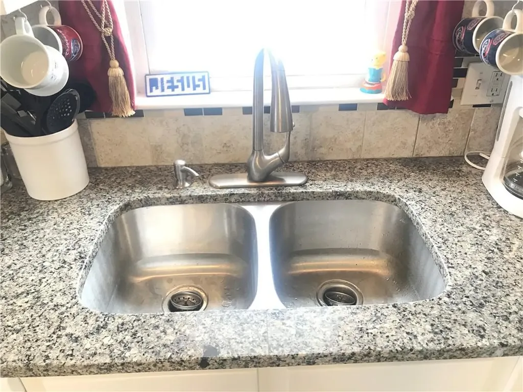 16 Edgemere Road Pawtucket RI 02861