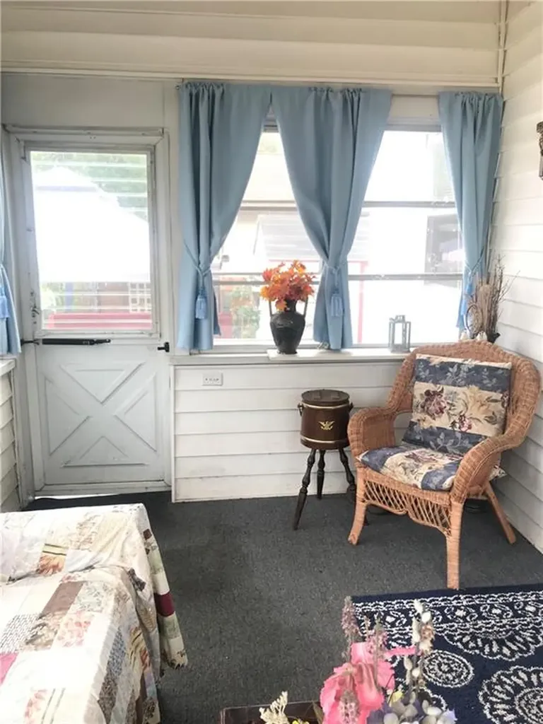 16 Edgemere Road Pawtucket RI 02861