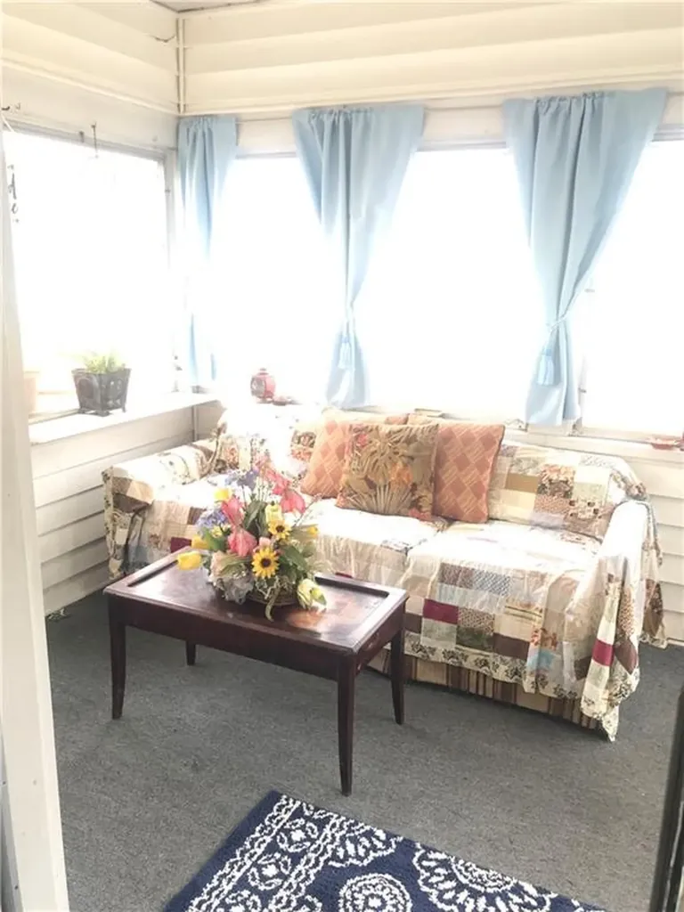 16 Edgemere Road Pawtucket RI 02861