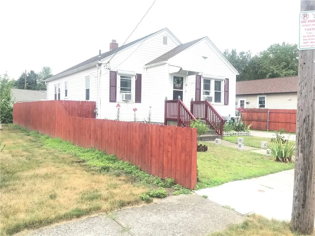 16 Edgemere Road Pawtucket RI 02861