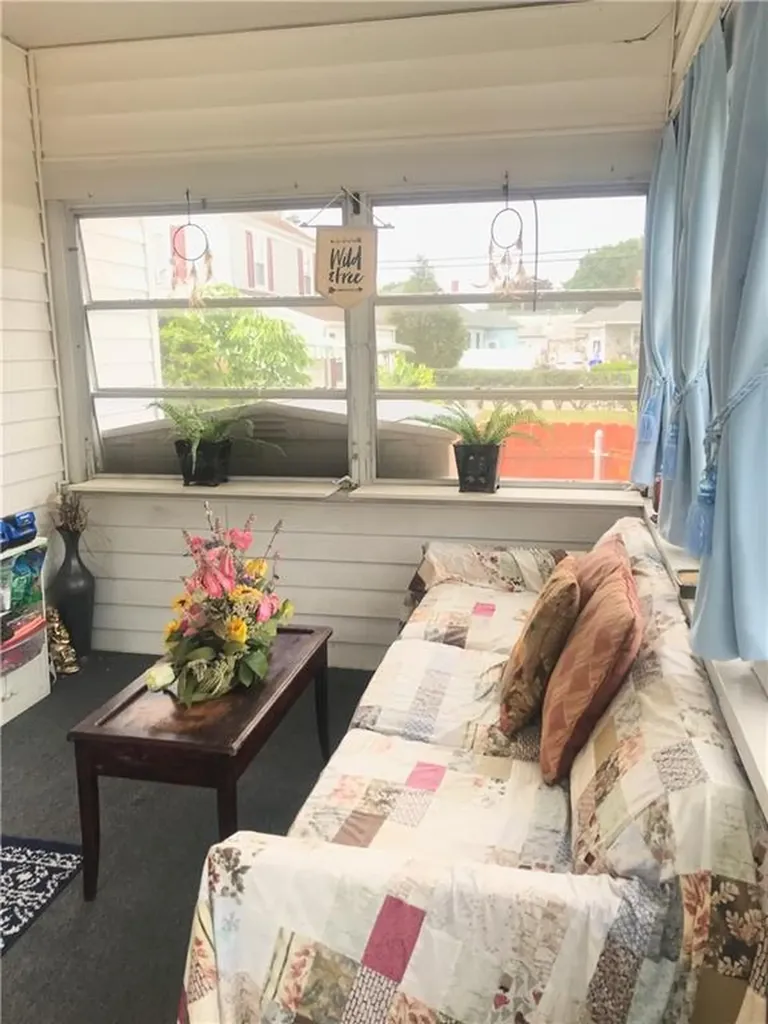 16 Edgemere Road Pawtucket RI 02861
