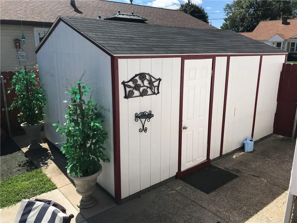 16 Edgemere Road Pawtucket RI 02861