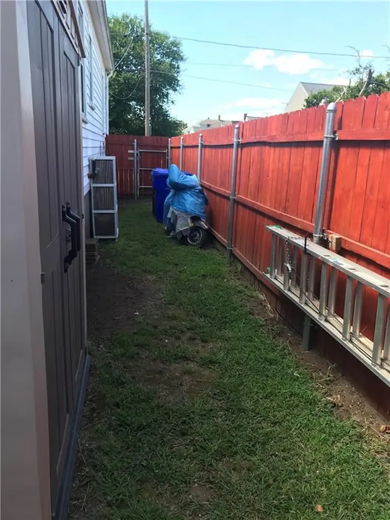 16 Edgemere Road Pawtucket RI 02861