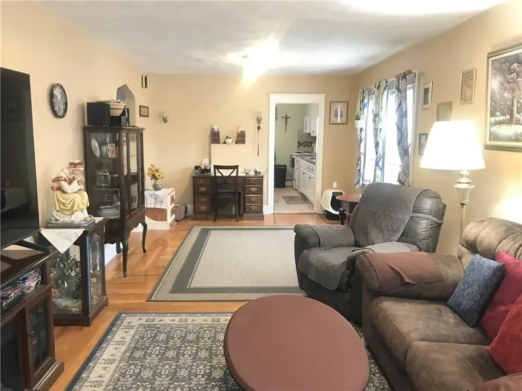 16 Edgemere Road Pawtucket RI 02861