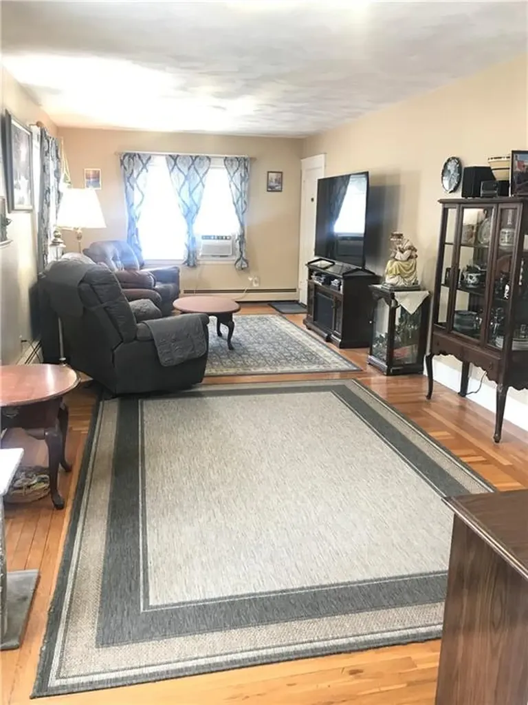 16 Edgemere Road Pawtucket RI 02861