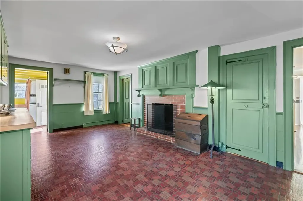 237 Commonwealth Avenue Warwick RI 02886