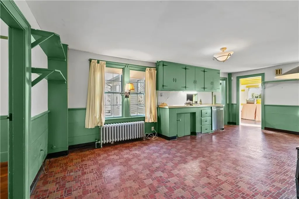 237 Commonwealth Avenue Warwick RI 02886