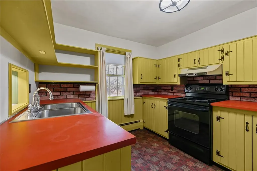 237 Commonwealth Avenue Warwick RI 02886