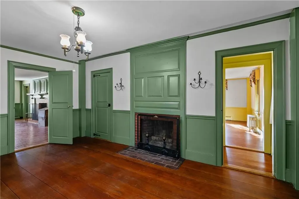 237 Commonwealth Avenue Warwick RI 02886