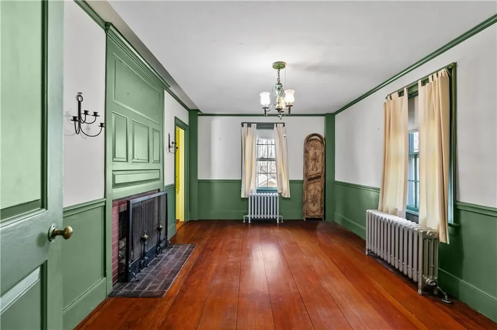 237 Commonwealth Avenue Warwick RI 02886