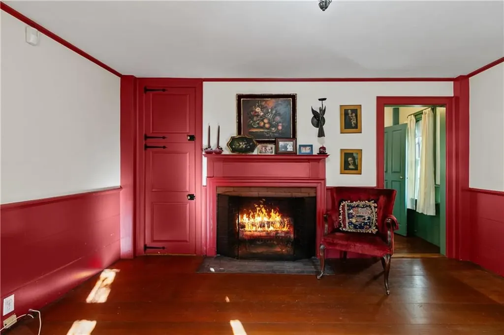 237 Commonwealth Avenue Warwick RI 02886