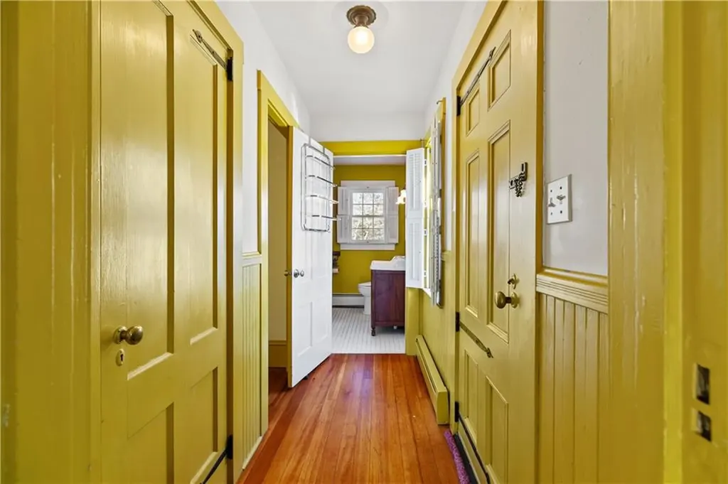 237 Commonwealth Avenue Warwick RI 02886