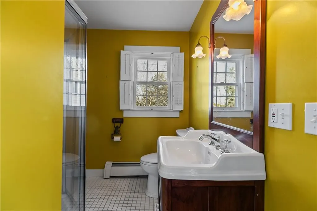 237 Commonwealth Avenue Warwick RI 02886