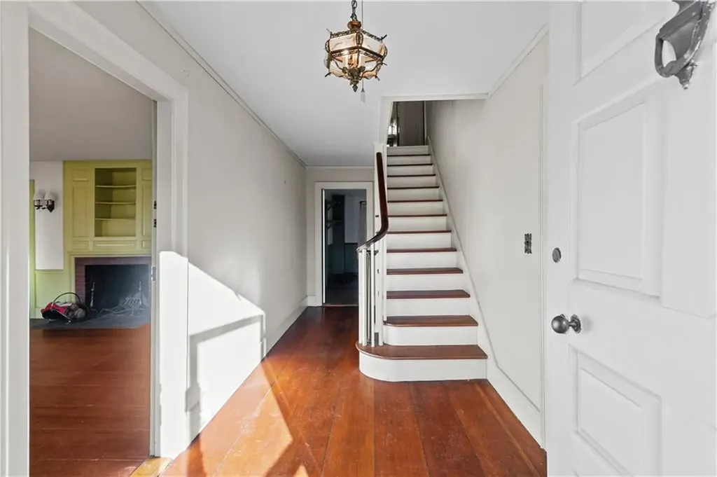 237 Commonwealth Avenue Warwick RI 02886